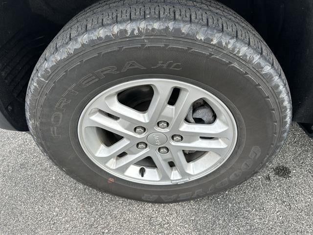 2023 Jeep Grand Cherokee Laredo 4x4