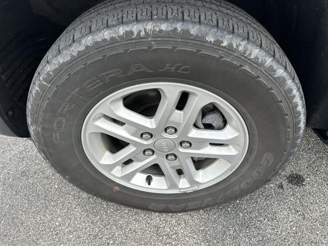 2023 Jeep Grand Cherokee Laredo 4x4