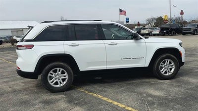 2023 Jeep Grand Cherokee Laredo 4x4