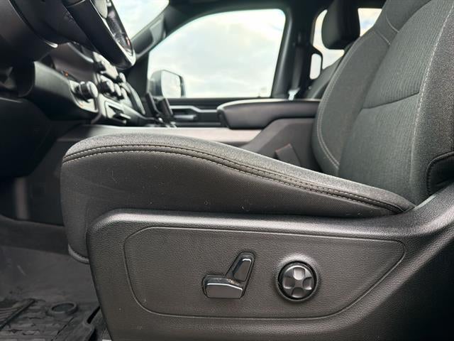 2020 RAM 1500 Big Horn Crew Cab 4x4 5'7" Box