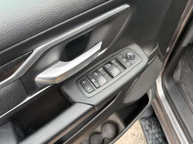 2020 RAM 1500 Big Horn Crew Cab 4x4 5'7" Box