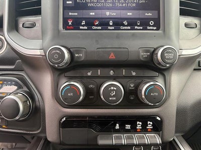 2020 RAM 1500 Big Horn Crew Cab 4x4 5'7" Box