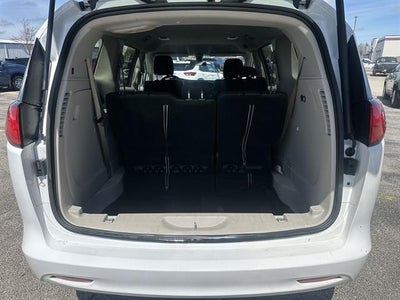 2022 Chrysler Voyager LX