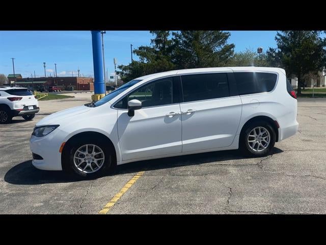 2022 Chrysler Voyager LX