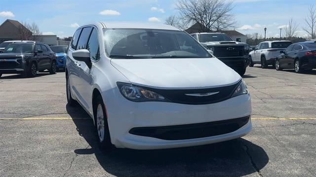 2022 Chrysler Voyager LX