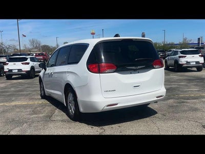 2022 Chrysler Voyager LX