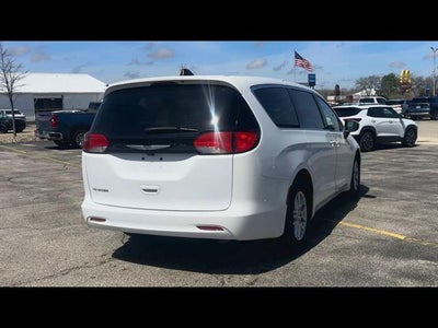 2022 Chrysler Voyager LX