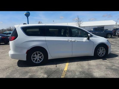 2022 Chrysler Voyager LX