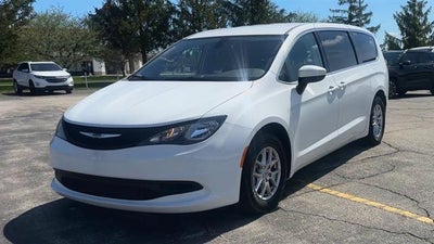 2022 Chrysler Voyager LX
