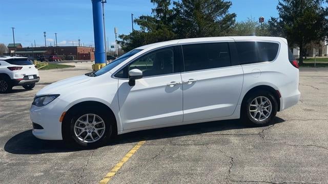 2022 Chrysler Voyager LX