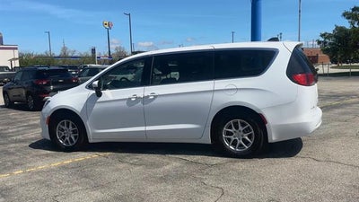 2022 Chrysler Voyager LX