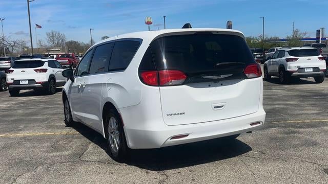 2022 Chrysler Voyager LX