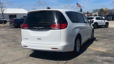 2022 Chrysler Voyager LX