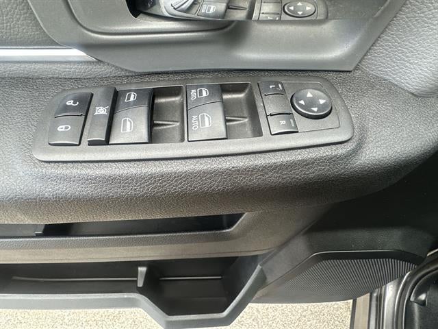 2022 RAM 1500 Classic SLT Crew Cab 4x4 5'7" Box